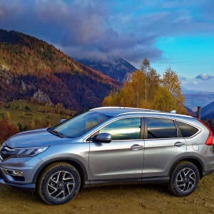 Honda CR-V dimineata la munte