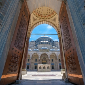 Poarta catre o lume paralela