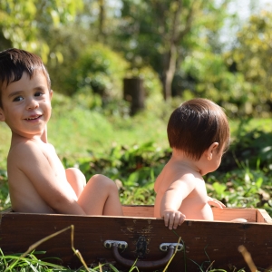 Mami, noi suntem in valiza deja, unde plecam vara aceasta?