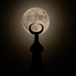 Luna plină - Marea Moschee din Constanța
