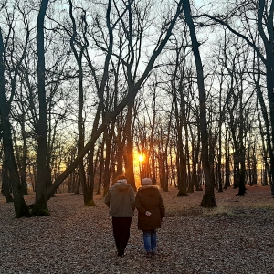 Păşind Cu Iubire Spre Viitor